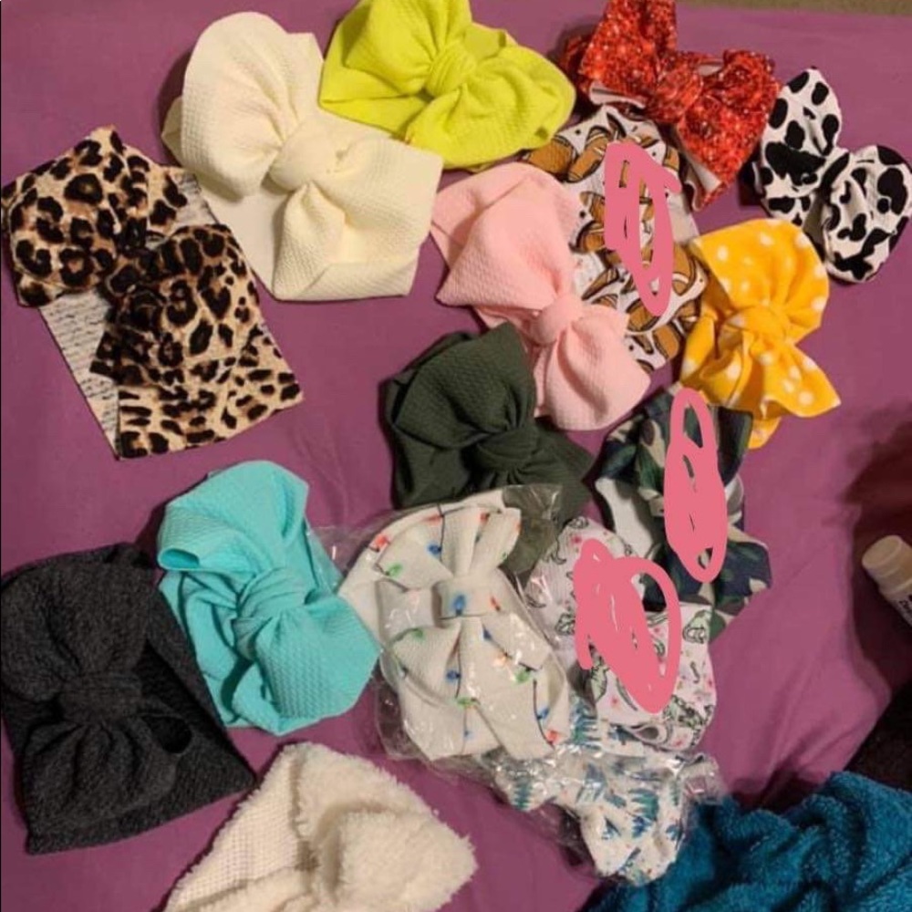 Love knot bows.